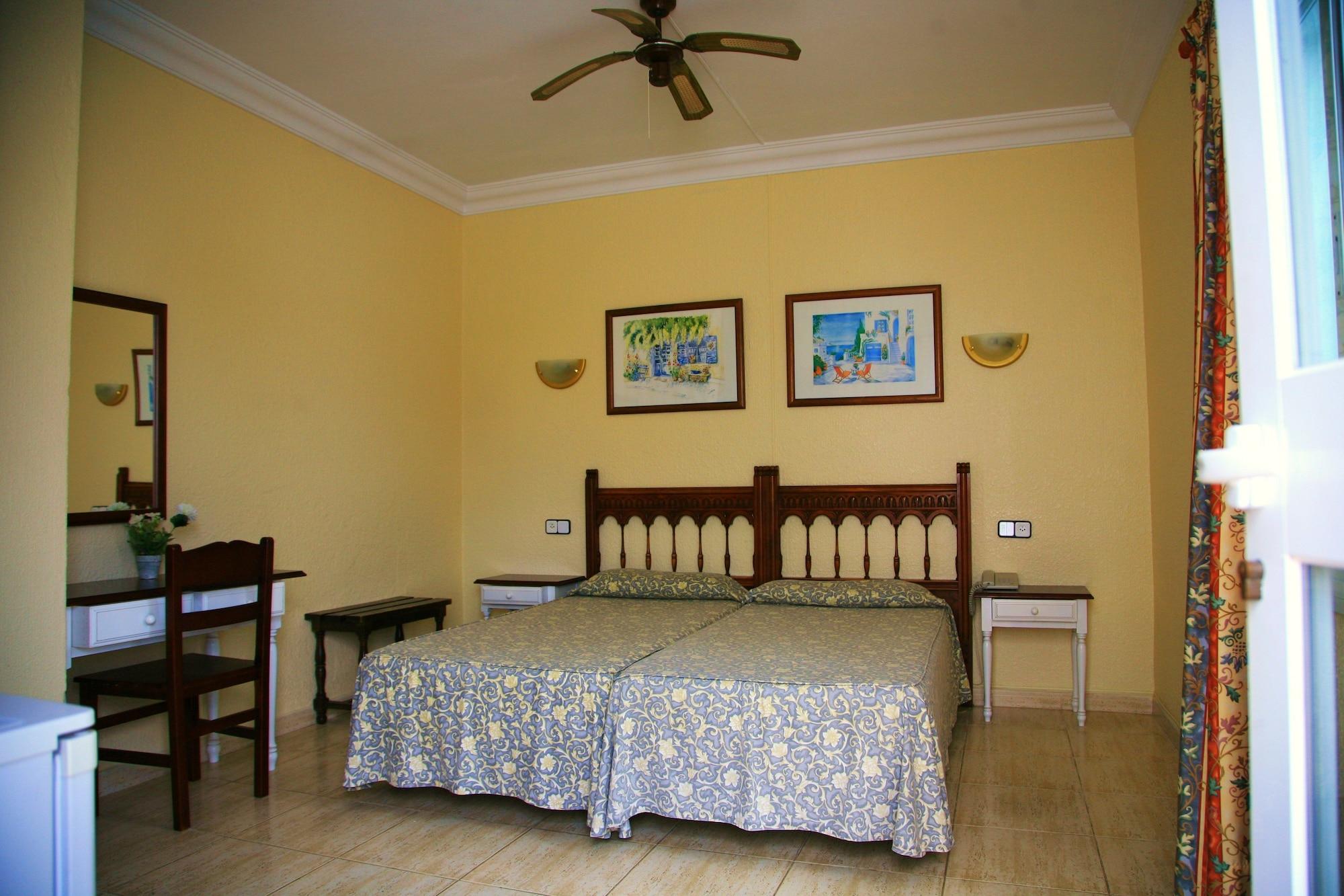 Villa Columbus Family Boutique Hotel Peguera Exterior foto
